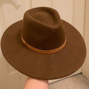 Wide brim hat